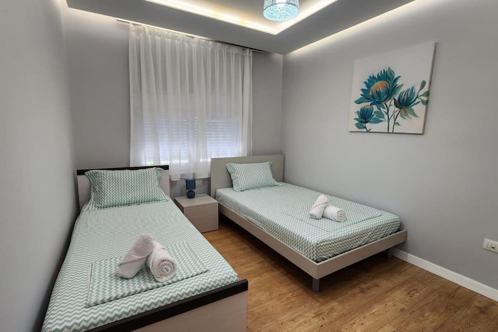 Cozy Midtown In Apartamento Tirana